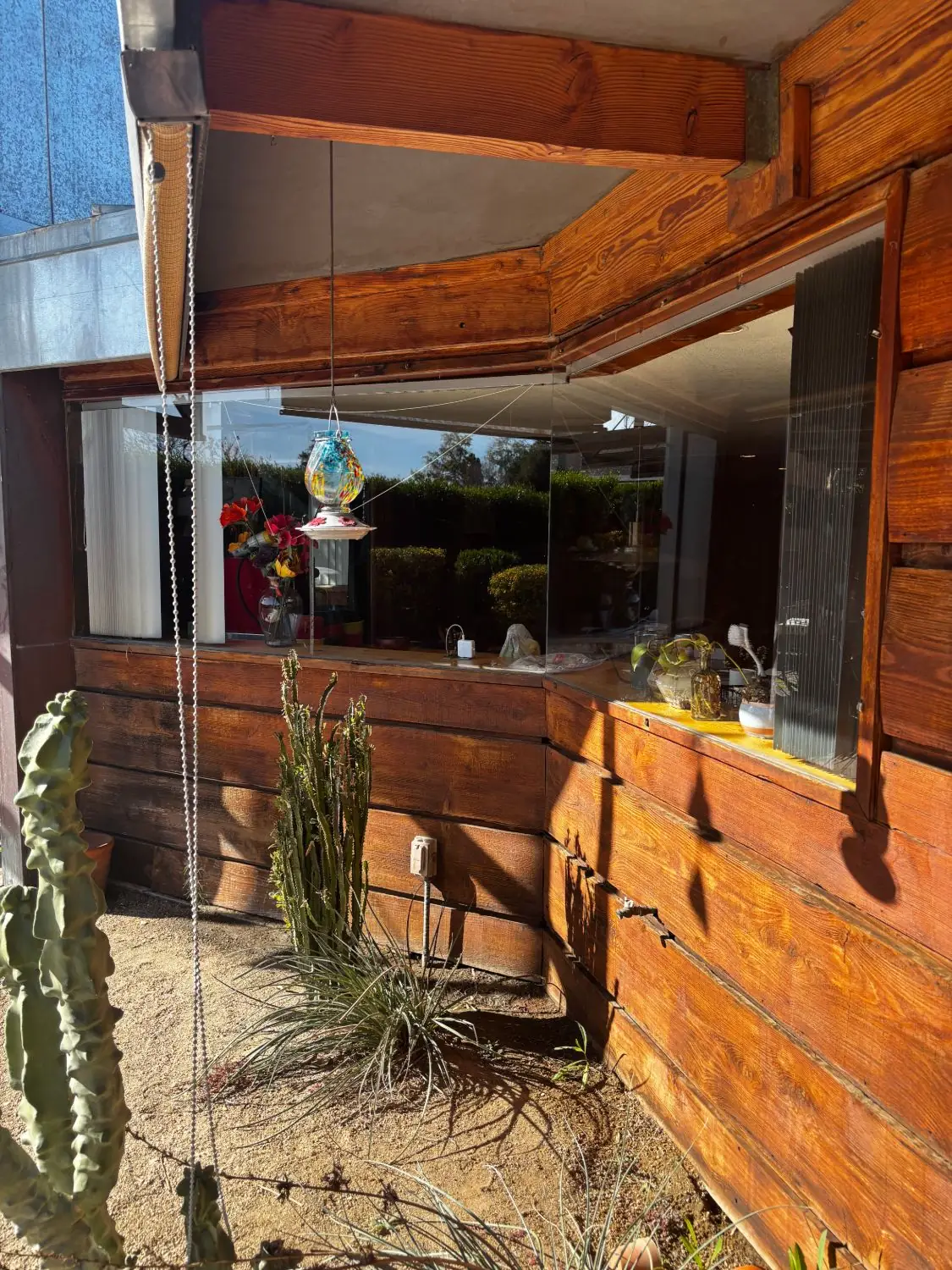 Crystal-clear corner glass on a Phoenix home